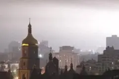 Rússia e Ucrânia intensificam ataques após novas negociações com os EUA