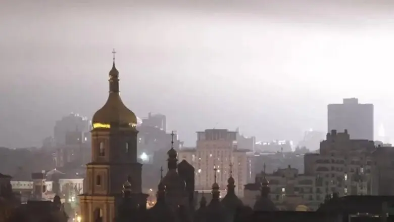 Rússia e Ucrânia intensificam ataques após novas negociações com os EUA