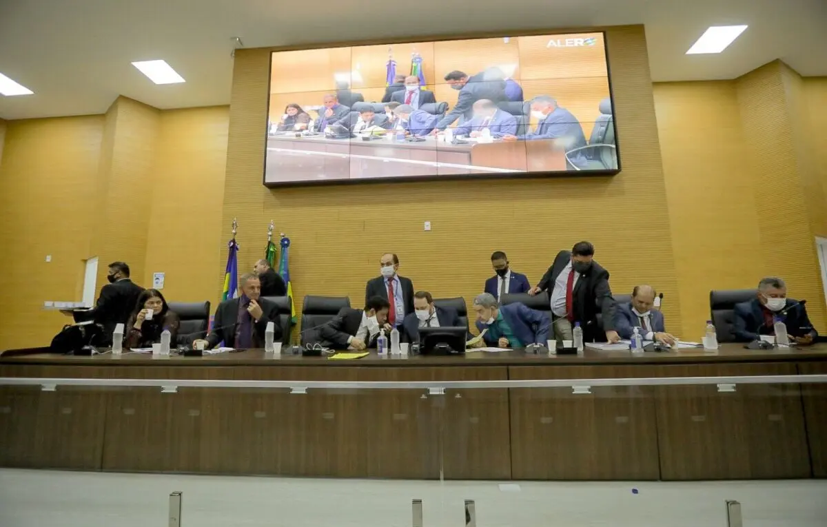 Sem quórum, Assembleia Legislativa não vota adequação de R$ 96,7 milhões do Fitha e Arom pede ajuda