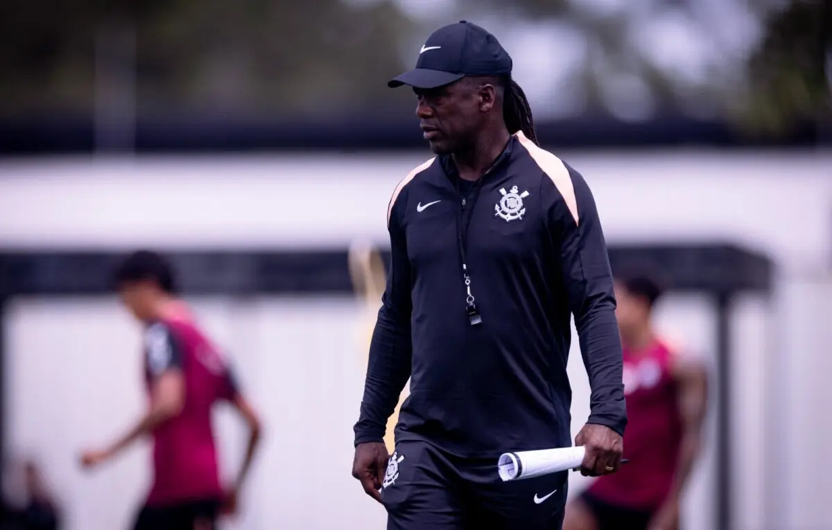 Sem Seedorf, Corinthians tenta se afastar do Z4 diante do Vitória