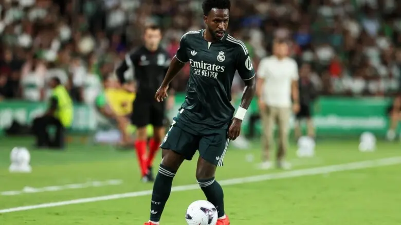 Sem Vinícius Júnior, Real Madrid enfrenta Sevilla pelo Campeonato Espanhol