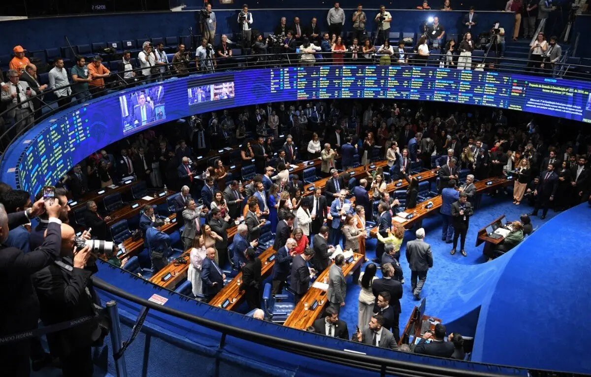 Senado aprova fim da escala de trabalho 6x1