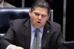 Senado promulga PEC que acaba com a escala 6×1 e aprova aposentadoria especial para agentes de saúde