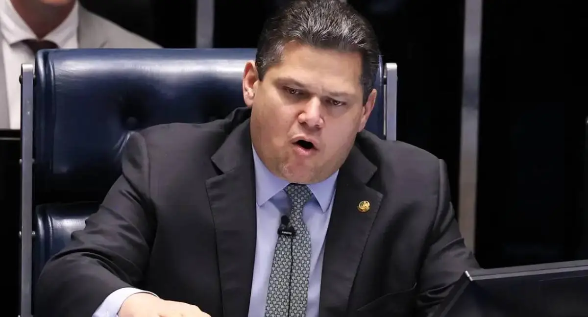 Senado promulga PEC que acaba com a escala 6×1 e aprova aposentadoria especial para agentes de saúde