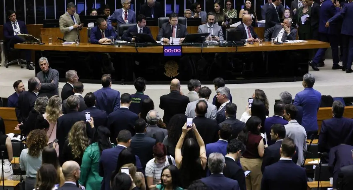 Senado vota na próxima quarta-feira proposta que extingue a escala de trabalho 6×1