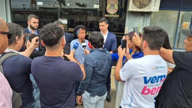 Sílvia Cristina vai à PF e pede apuração de áudio com ofensas racistas