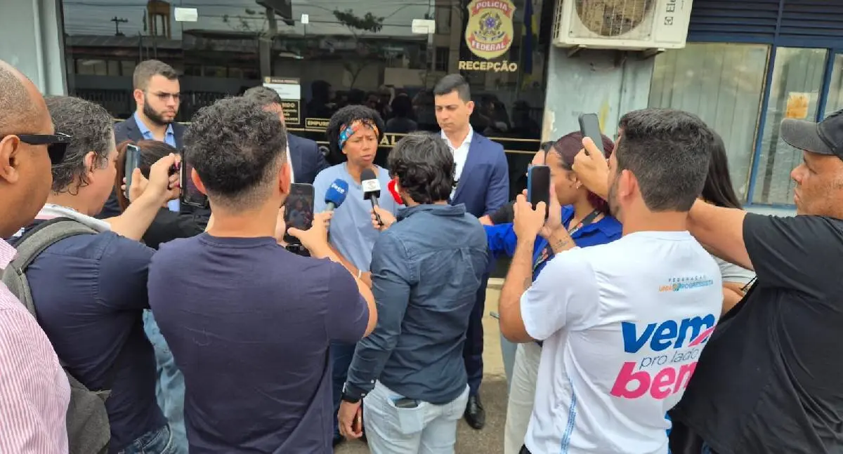Sílvia Cristina vai à PF e pede apuração de áudio com ofensas racistas