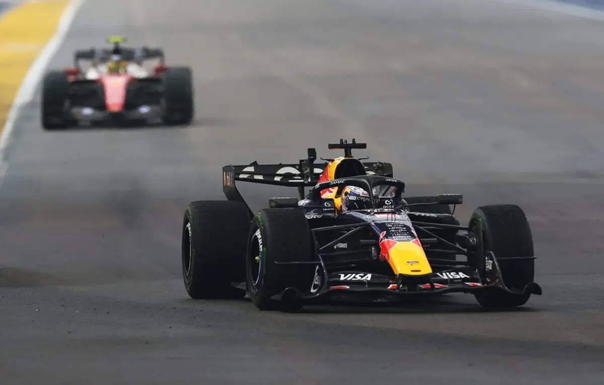 Singapura: Verstappen vence sprint caótica e Bortoleto abandona após batida