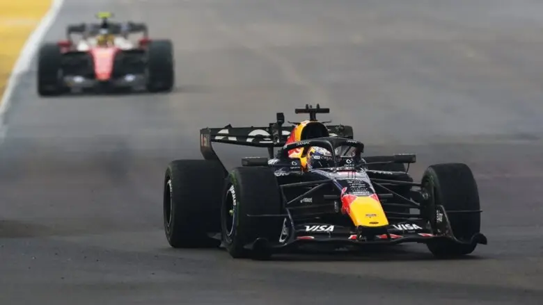 Singapura: Verstappen vence sprint caótica e Bortoleto abandona após batida
