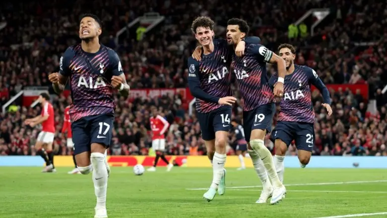 Solanke marca nos acréscimos e Tottenham garante empate com United