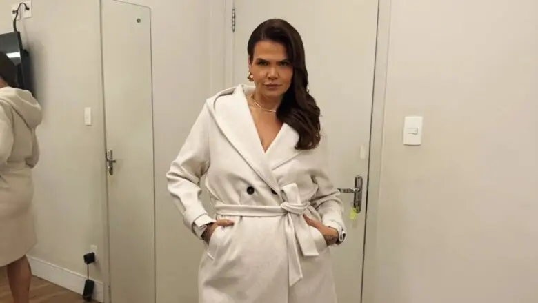 Thais Carla revela como lida com o excesso de pele após perder 120 kg e mostra transformação; assista Thais Carla fala sobre excesso de pele após perder 120 kg: “Não deixo de viver”; assista! (Foto: Reprodução/ Instagram)
