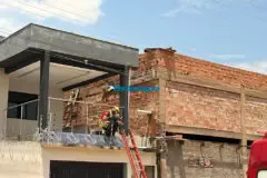 Trabalhador é socorrido em estado grave após sofrer descarga elétrica em construção