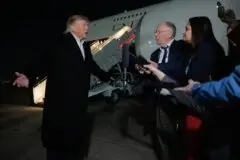 Trump diz que eleição foi “estranha” e aprovaria entrada de Flávio nos EUA