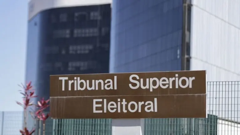 TSE barra anúncios de Lula contra Flávio sobre escala 6×1
