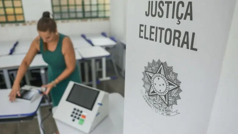 TSE informa que 900 urnas foram substituídas até o meio-dia; 4 em Rondônia
