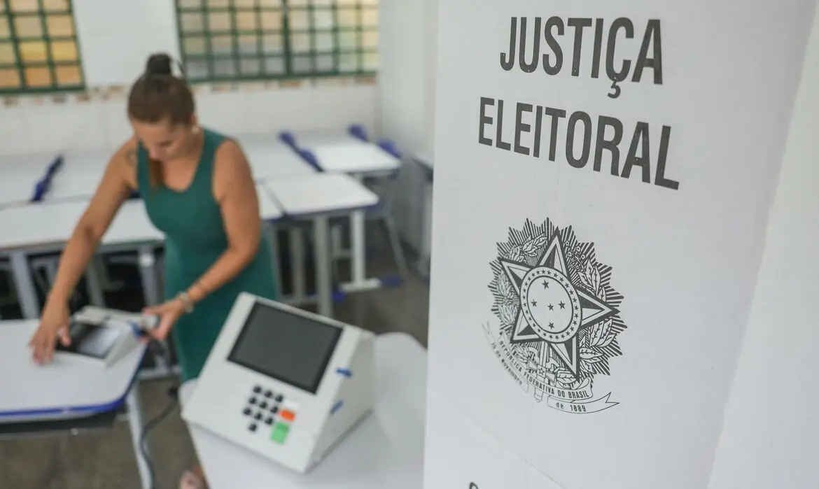 TSE informa que 900 urnas foram substituídas até o meio-dia; 4 em Rondônia