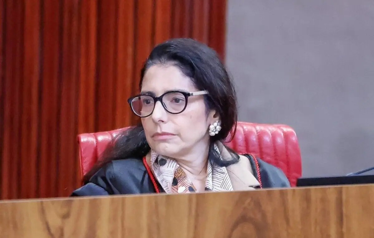 TSE mantém remoção de publicação que associa Flávio Bolsonaro a organizações criminosas