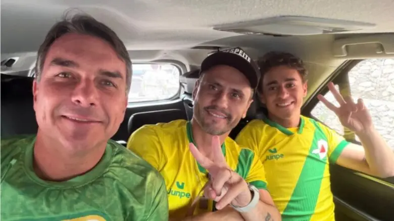 Veja fotos e vídeos do penúltimo ato de Flávio no 2º turno