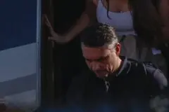 Vídeo: Flávio Bolsonaro chega a Miami com a família após viagem em avião particular