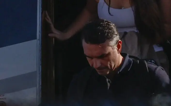 Vídeo: Flávio Bolsonaro chega a Miami com a família após viagem em avião particular