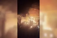 Vídeo: Prédio histórico desaba na França após ser incendiado em protestos