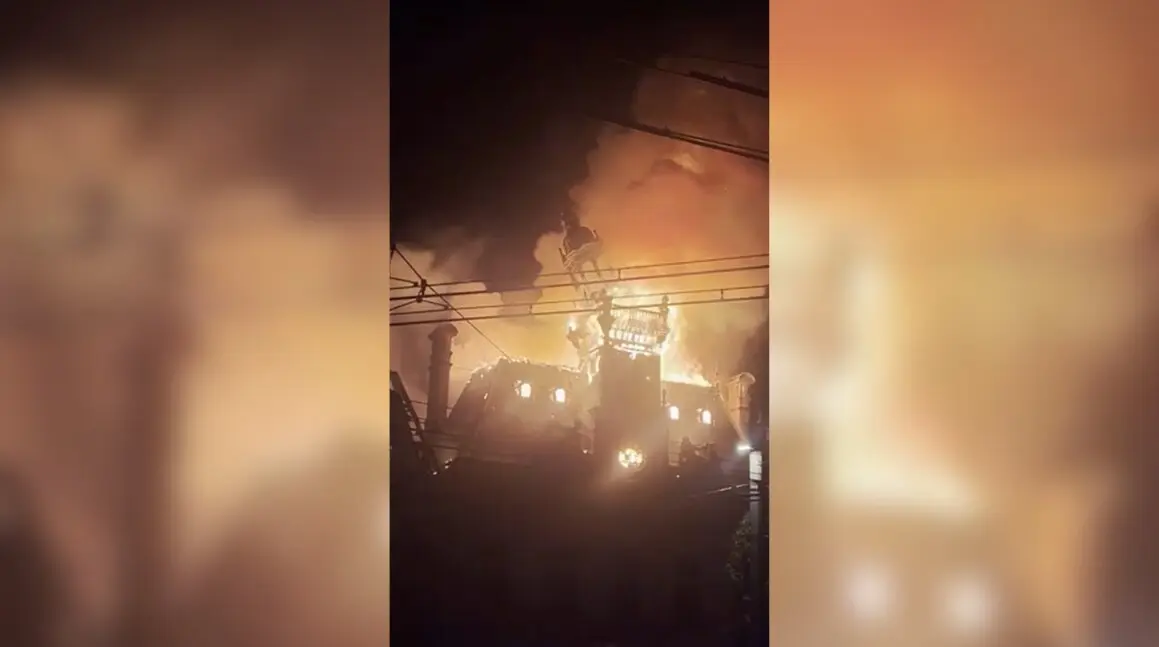 Vídeo: Prédio histórico desaba na França após ser incendiado em protestos