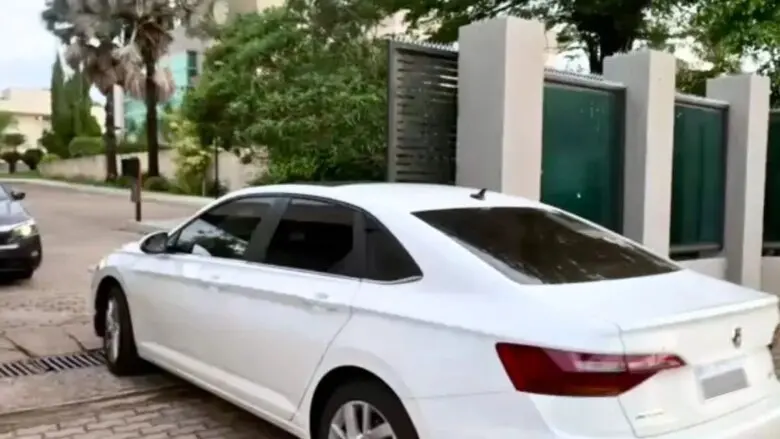 Wassef visita Flávio após PF intimar senador a entregar passaporte