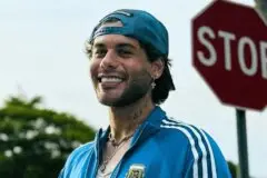 Zé Felipe revela se está solteiro e dá resposta sincera sobre engatar um romance; assista Zé Felipe revela se está solteiro e dá resposta sincera sobre engatar um romance; assista